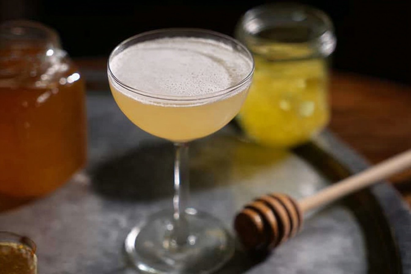 Bee's Knees Cocktail Recipe: Simple Classic Gin Drink 4 Bees Knees Cocktail