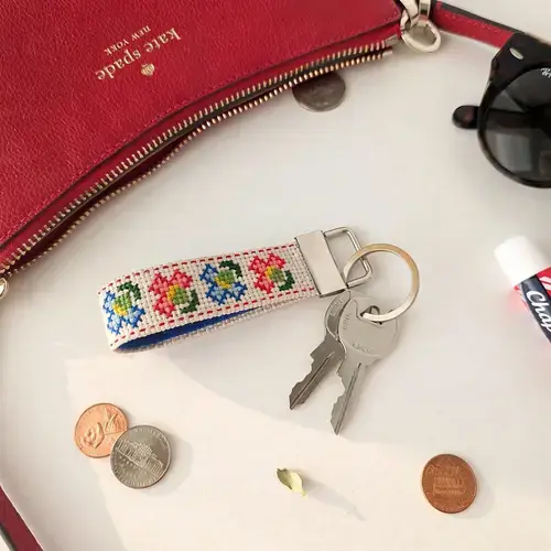 10 Embroidery Keychains Free Patterns for Personalized Keys and Bags 5 10 Embroidery Keychains Free Patterns, 5. Cross Stitch Floral Keychain