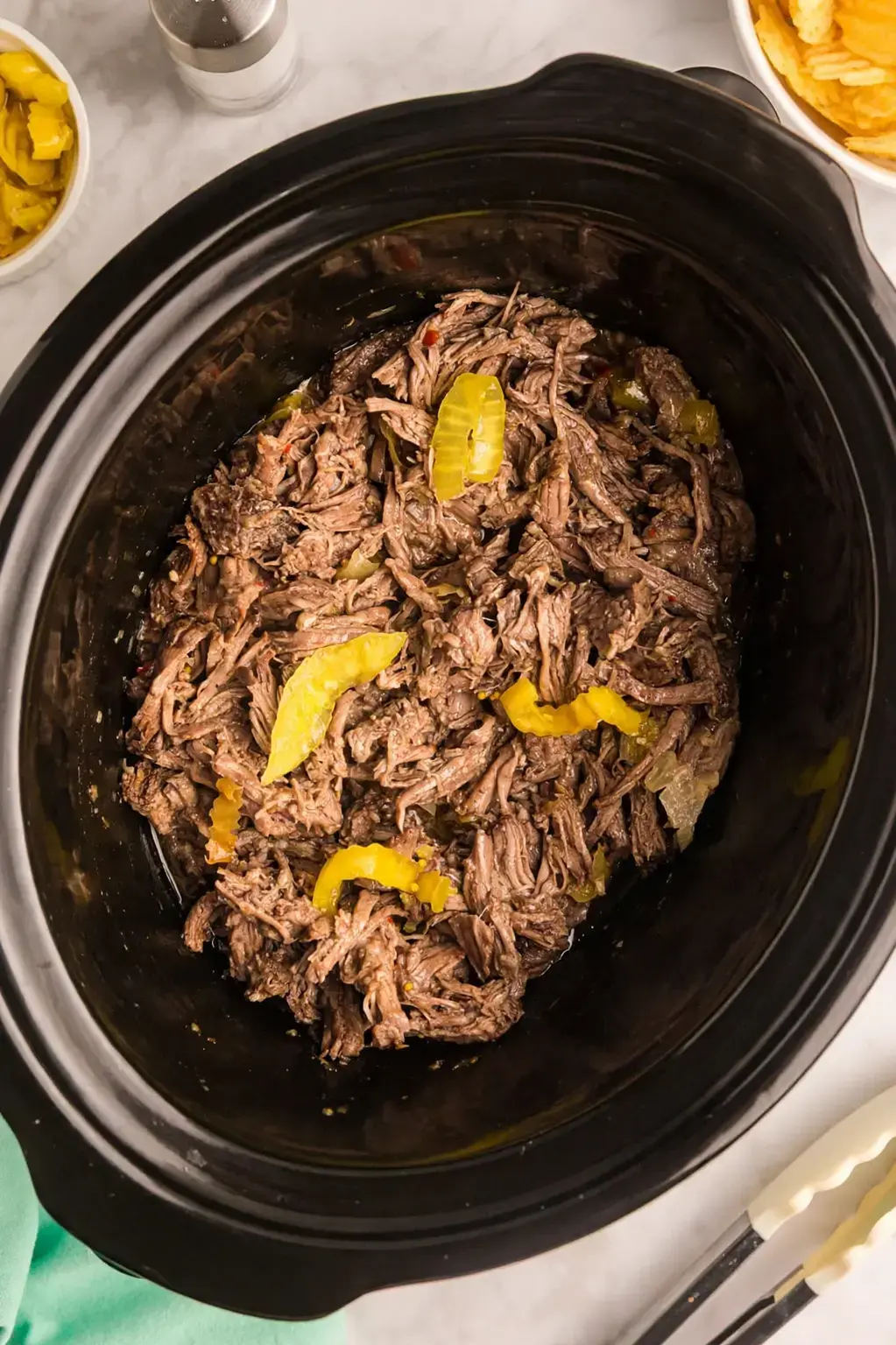 30 Crockpot Dinners That Make Busy Weeknights Easy 16 30 Crockpot Dinners, 16. Four Ingredient Slow Cooker Italian Beef Sandwiches