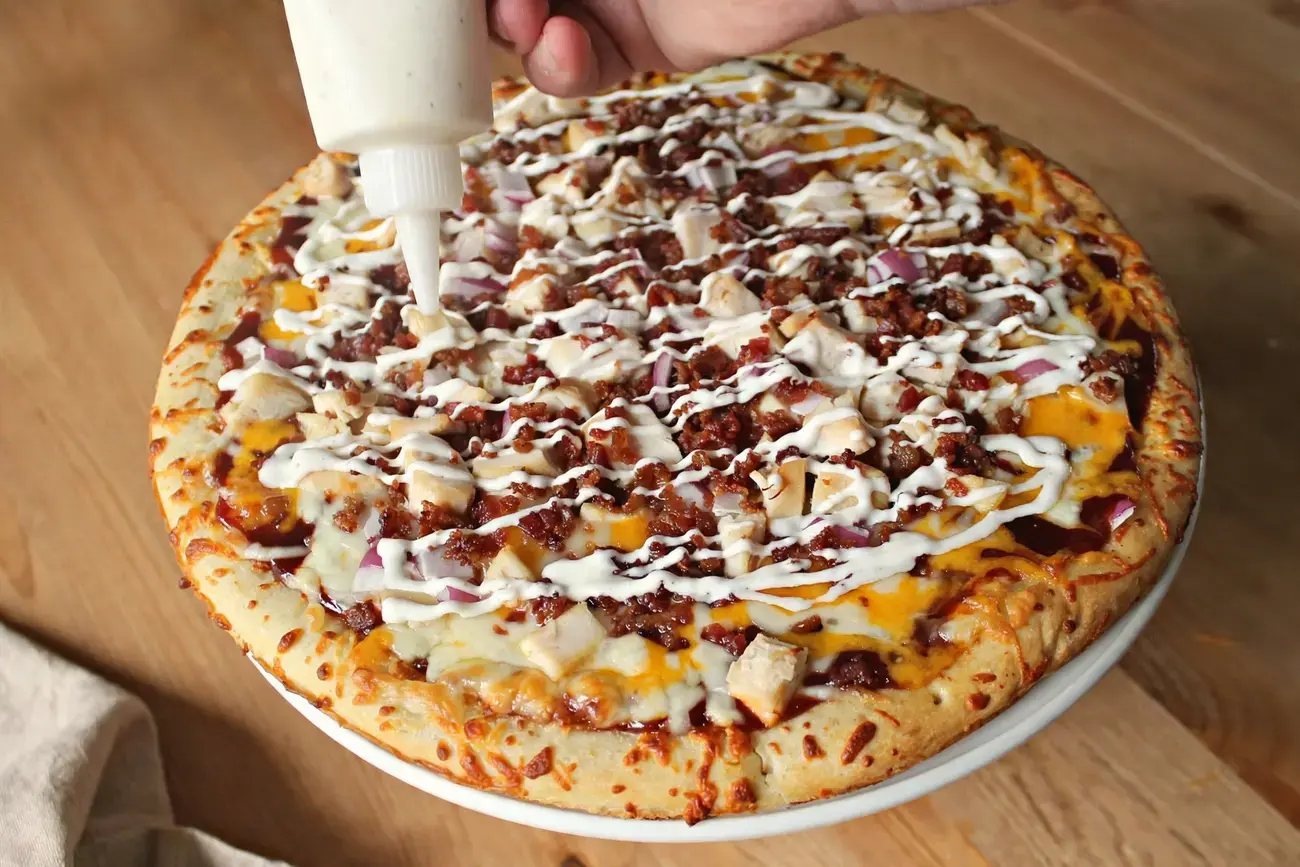 Easy BBQ Chicken Pizza for Family Dinner and Game Day 25 Bbq Chicken Pizza, What are YOUR favorite under 30 minute meals to make