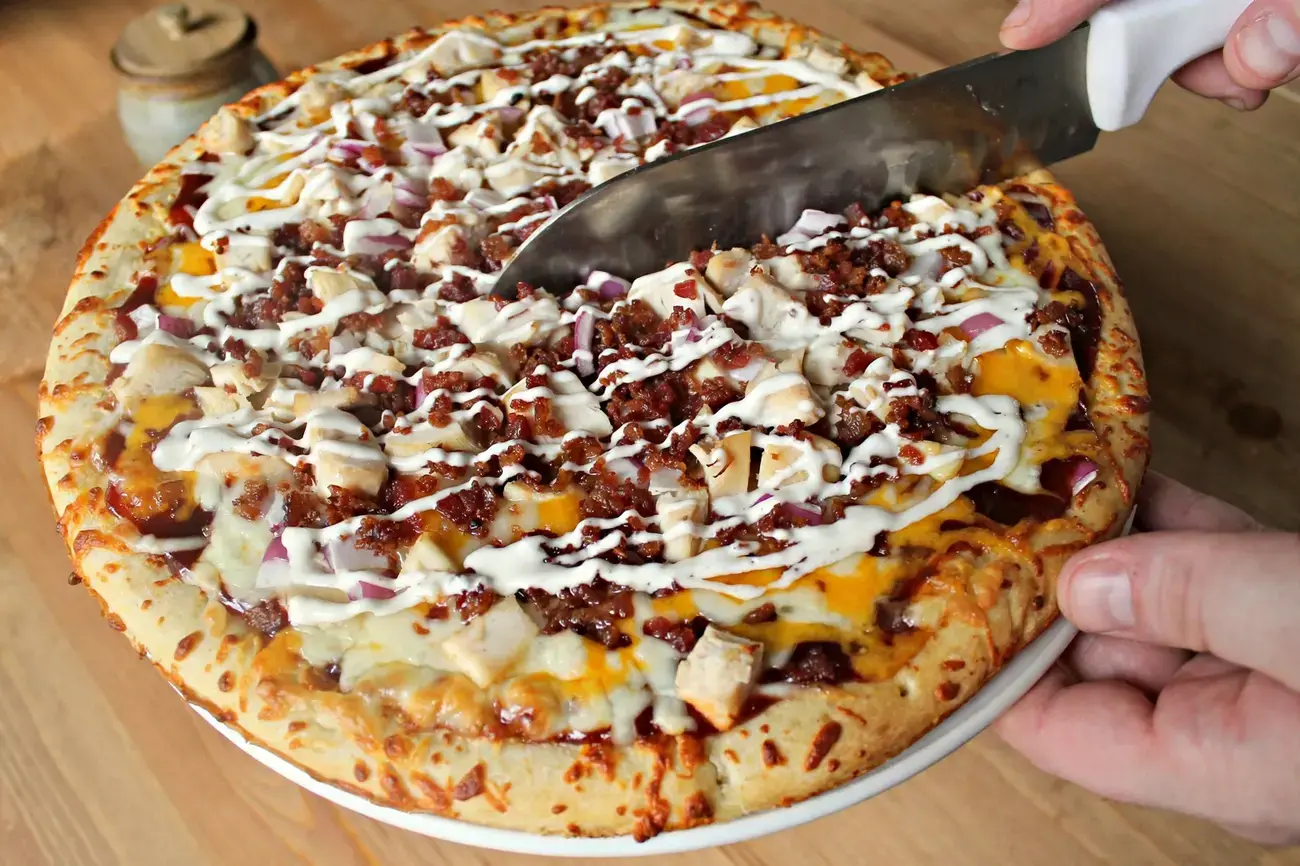 Easy BBQ Chicken Pizza for Family Dinner and Game Day 26 Bbq Chicken Pizza, What are YOUR favorite under 30 minute meals to make