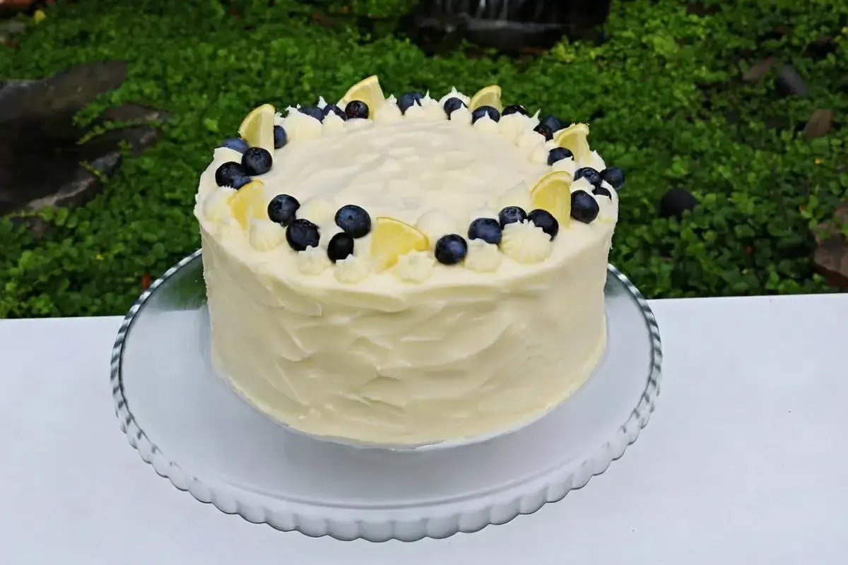 Blueberry Cake With Lemon Cream Cheese Frosting, Texturing and Final Details