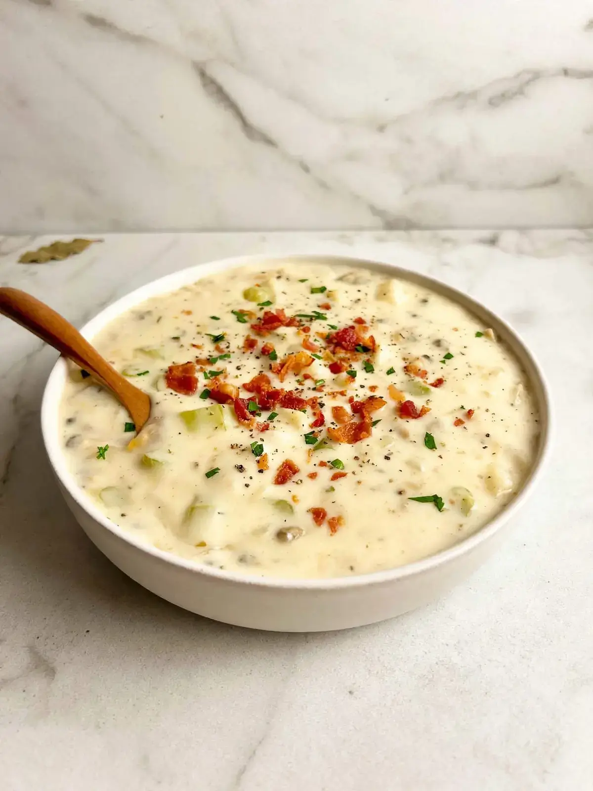 Clam Chowder with Crispy Bacon and Creamy Potatoes 17 Clam Chowder, Instructions