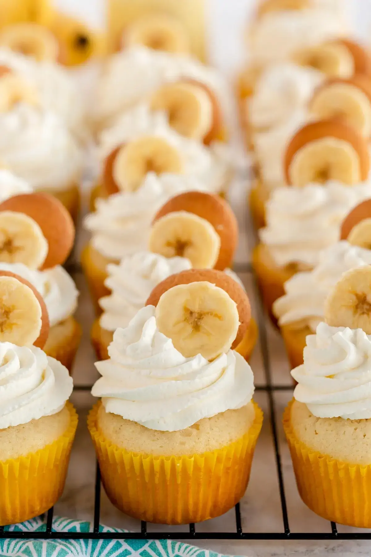 Easy Banana Pudding Cupcakes with Whipped Cream and Wafer Topping 23 Easy Banana Pudding Cupcakes, Ways to Use Leftover Banana Pudding Cupcake Filling