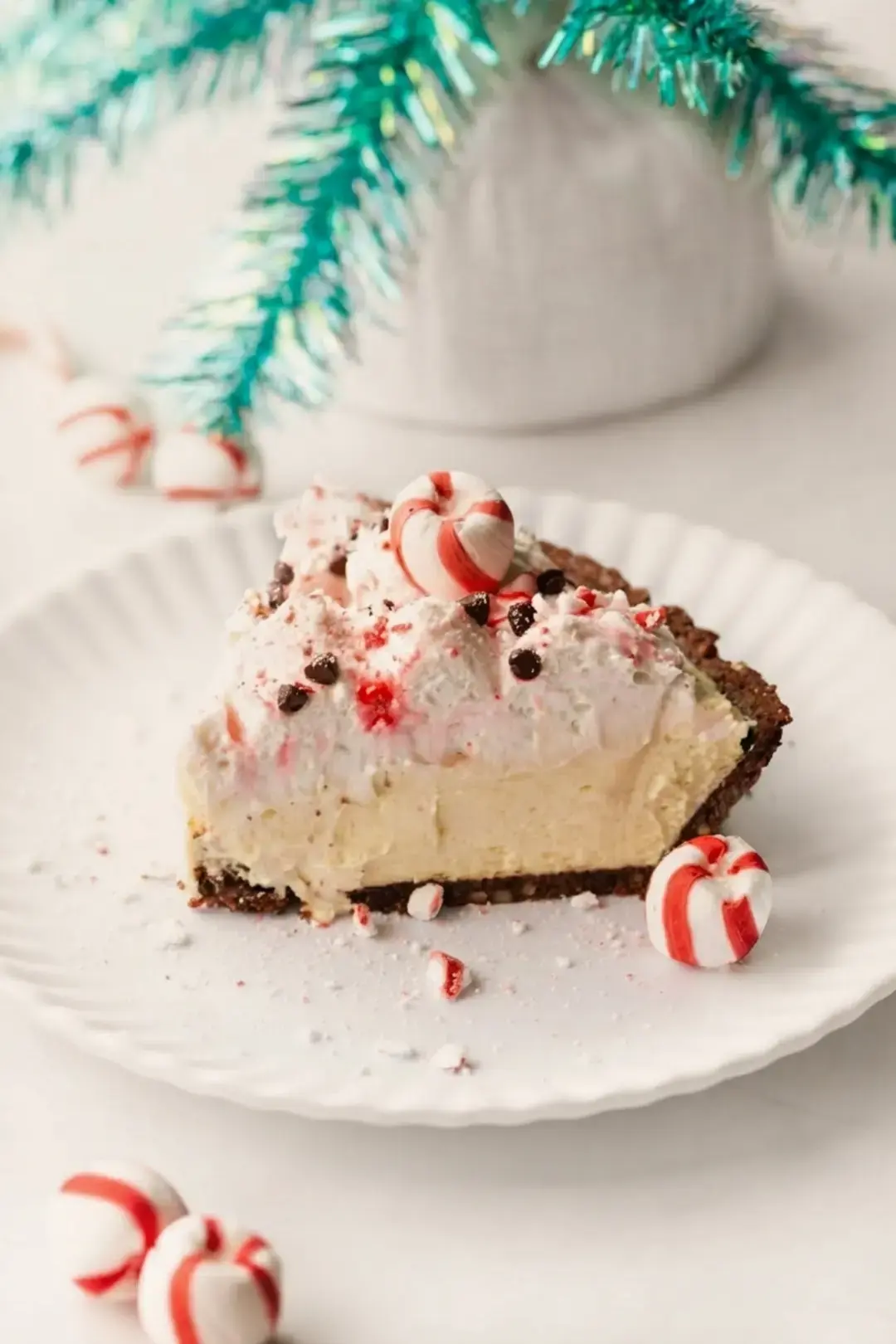 No-Bake Peppermint Pudding Pie with a Chocolate Crust 11 Peppermint Pudding Pie, Easy peppermint pudding pie